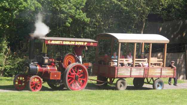 Traction engine trailer rides